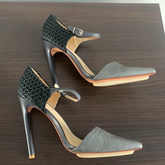 NEW L.A.M.B High Heel Shoes - Picture 4 of 8